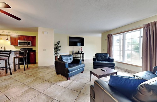 Put-in-Bay Condominio | 2 BR Pool View Unit - Updated Put-in-Bay Condo - Only Steps from Lake Erie C4