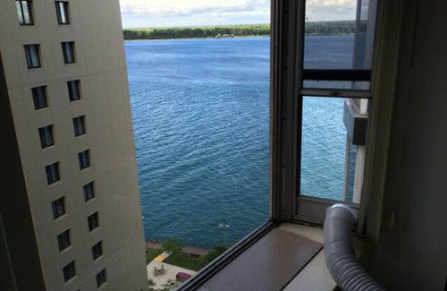 Detroit Condominio | 2 BR Riverview Comfy Condo: Walk to Belle Isle. 10mins to Downtown. 6mth min.