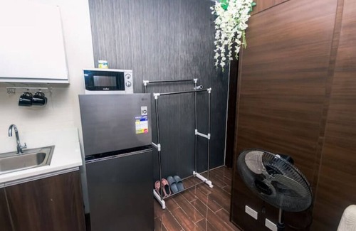San Antonio Apartamento | 2 BR Vibe Central Urban Playground Makati Swim 300