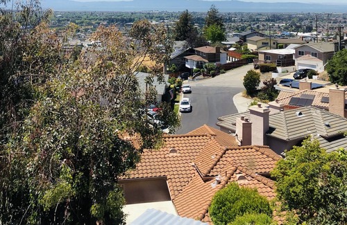 San Leandro Casa | 2 Br with Amazing View and Free Garage Parking
