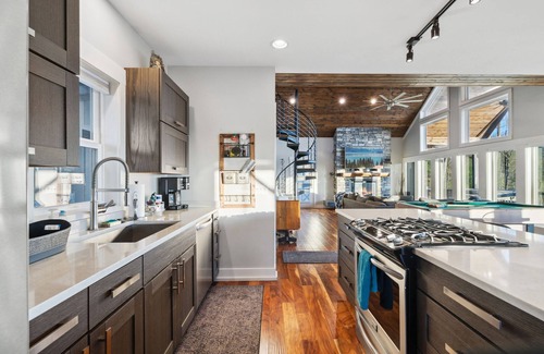 Wolf Laurel Casa | 2 Cabins & Views for Miles~ Hot Tubs~ Pool Table