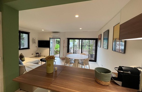 La Croix des Gardes Apartamento | 2 CHAMBRES JARDIN/TERRASSE ACCES PLAGES A2B241