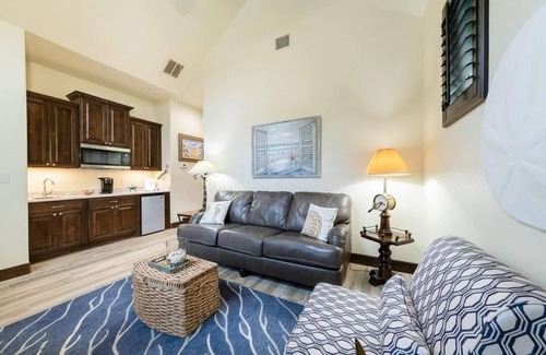 Gruene Cabaña | Coastal Themed Casita on the river