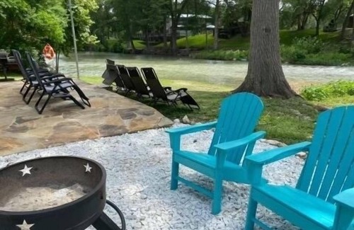 Gruene Cabaña | Coastal Themed Casita on the river