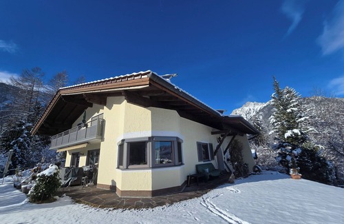 Hoefen Apartamento | 2 comfort apartments TIROL, quiet UNCONVERTED forest location, LIVING ROOM, no pets