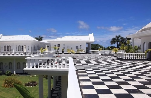 Port Antonio Apartamento | 2 Comfortable King Suites Close to Portland Parish Church! Pool, FREE Parking!