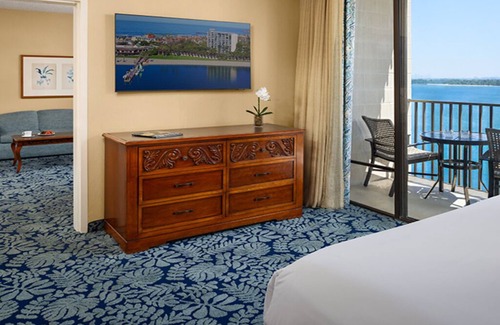 Pacific Beach Hotel | 2 Comfortable Rooms w/ Bay Views Near Sand Volleyball Courts – Beach Access