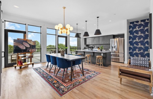 Melrose Condominio | 2 Condos- 8 Min to Broadway-Rooftop Views-5 King