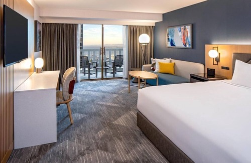 Financial District Hotel | 2 Connecting Suites at a 4⭐️ Hotel