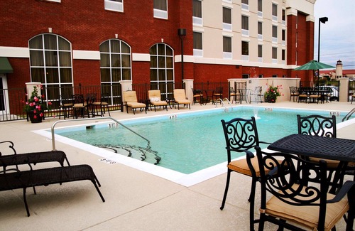 Murfreesboro Hotel | 2 Connecting Suites at a Hotel