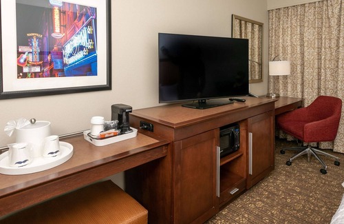 Green Hills Apartamento | 2 Connecting Suites at a Hotel