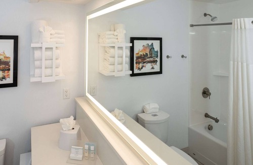 Green Hills Apartamento | 2 Connecting Suites at a Hotel