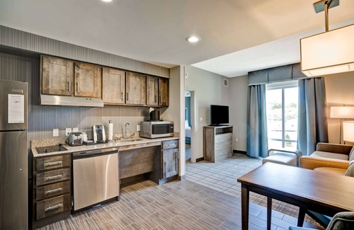 Franklin Apartamento | 2 Connecting Suites at a Hotel