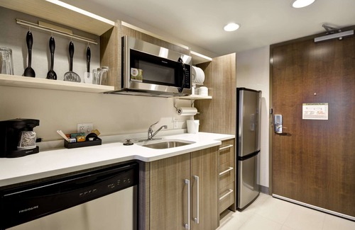 Rosedale Apartamento | 2 Connecting Suites at a Hotel