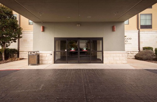 Stone Oak Apartamento | 2 Connecting Suites at a Hotel