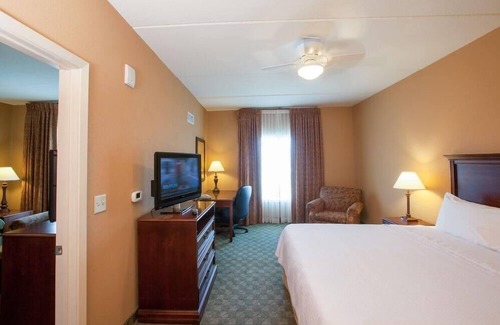 Stone Oak Apartamento | 2 Connecting Suites at a Hotel