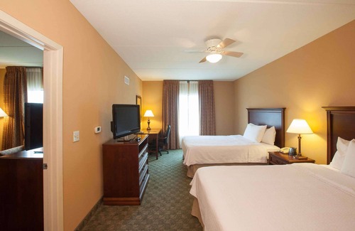 Stone Oak Apartamento | 2 Connecting Suites at a Hotel