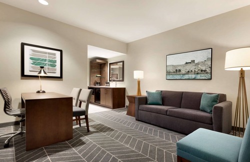 Downtown Wilmington Hotel | 2 Connecting Suites at a Hotel