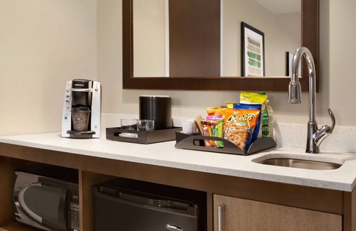 Downtown Wilmington Hotel | 2 Connecting Suites at a Hotel