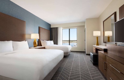 Downtown Wilmington Hotel | 2 Connecting Suites at a Hotel