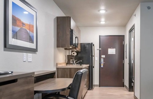 Pooler Casa | 2 Cozy Rooms with Kitchen and Laundry Facilities for Extended or Short Stays