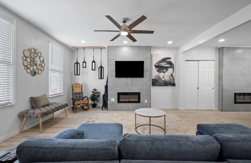 East Allegheny Casa | 2 Day Flash Sale Huge Downtown Pittsburgh Home Luxe Bedrooms and Baths Sleeps 14