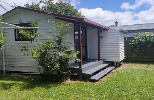 Epsom Casa | 2 double beds including 1 double sofa bed Garden Chalet, 7 Rangiatea Road, Epsom, Auckland