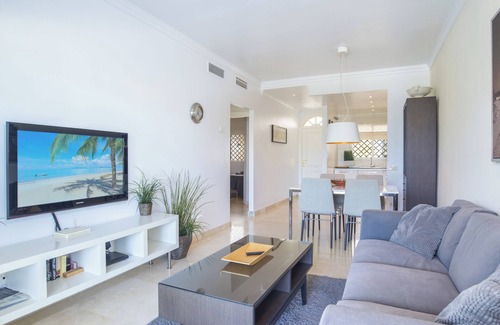 Marbella Apartamento | Apartamento de 2 habitaciones junto a Oporto con vistas a la montaña, piscina, Wi-Fi y jardín