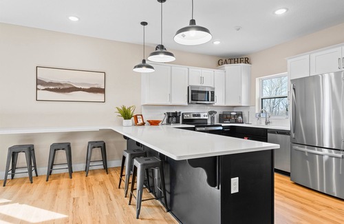 Branson Casa | Epic Homes | Sleeps 46 | Hot Tubs | Gas Grill