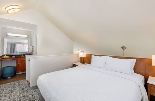 Anaheim Resort Hotel | 2 Family-Friendly Full Apartments w/ Cozy Fireplace and Full Kitchen - Parking