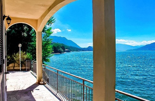 Brezzo di Bedero Casa | 2-family house with dream lake view directly on the beach