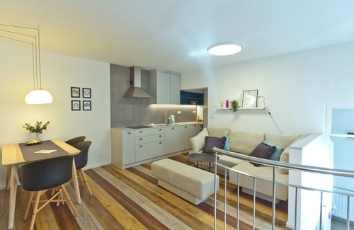 Ljubljana City Centre Apartamento | 2 floor apartment, Old Town, cheap & easy park, pets welcome