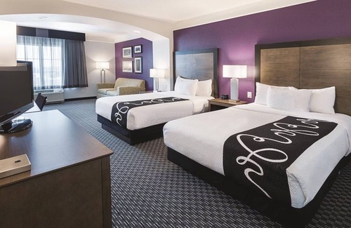 Arlington Hotel | 2 Full Beds w/ Sleeper Sofa, La Quinta Inn, Free Shuttle to Six Flags, 2 Units