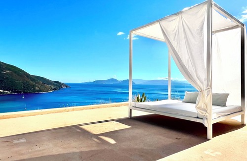 Vassiliki Villa | Encantadora villa frente al mar 50m con piscina privada