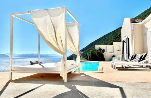 Vassiliki Villa | Encantadora villa frente al mar 50m con piscina privada