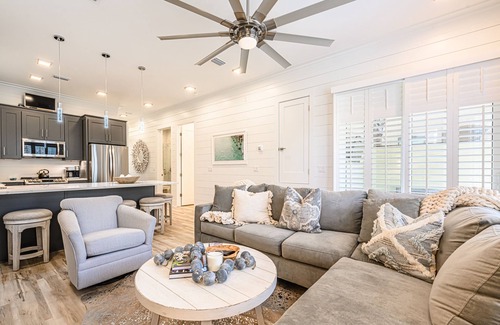 Villa Lago Casa | 2 Golf Carts ~ Open Living ~ Back Patio ~ Community Pool