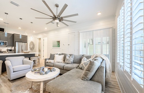 Villa Lago Casa | 2 Golf Carts ~ Open Living ~ Back Patio ~ Community Pool