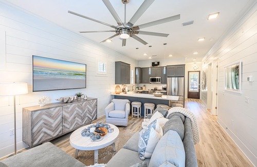 Villa Lago Casa | 2 Golf Carts ~ Open Living ~ Back Patio ~ Community Pool