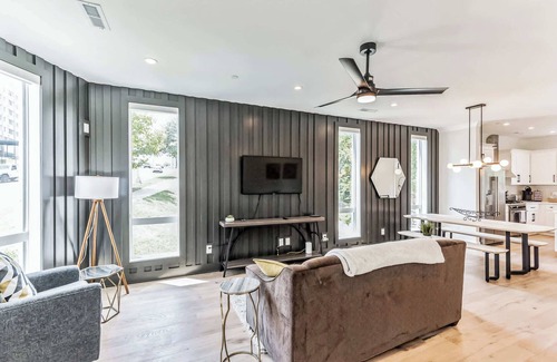 Edgehill Casa | 2 Homes｜Downtown, 24 guests｜5 min to Broadway!