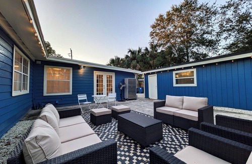 Arlington Casa | 2 homes for 1 - Arcade, Firepit, Patio - Main house & Lrg guest house included!