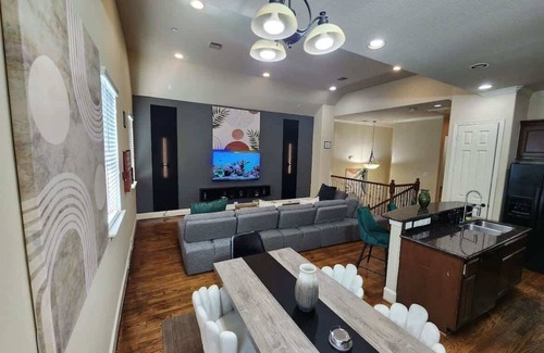 Houston Casa | 2 Homes for 1 | Galleria | Private Pool Retreat