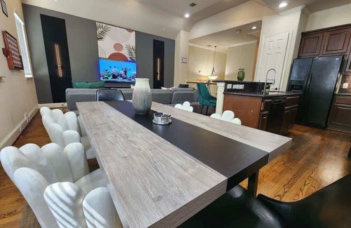 Houston Casa | 2 Homes for 1 | Galleria | Private Pool Retreat