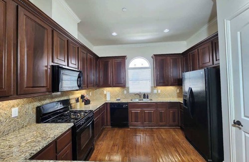 Woodlake - Briar Meadow Casa | 2 Homes Galleria Private Jacuzzi KING BED