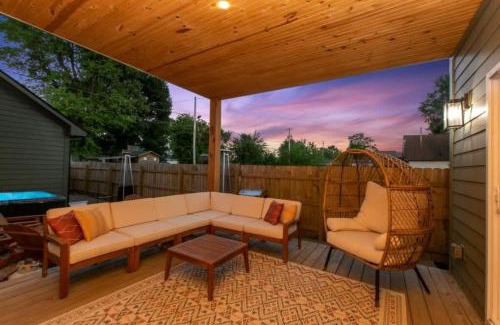 Indianapolis Casa | 2 Homes in 1 2 SPAs Sleeps 16 Near Downtown