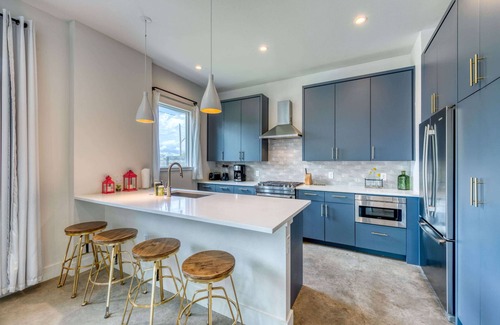 Galindo Casa | 2 Homes in 1! Centrally located near SoCo