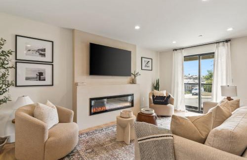 Point Loma Heights Casa | 2 Homes in San Clemente by AvantStay Sleeps 26, Steps from Sunset Cliffs, Ocean Beach & Dining