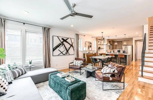 East Nashville Casa | 2 Homes Side by Side, Sleeps 24 People,Game Room,