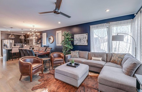 East Nashville Casa | 2 Homes Side by Side, Sleeps 24 People,Game Room,