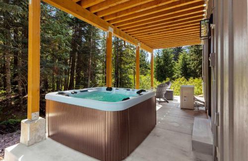 Government Camp Casa | 2 Homes Sleeps 22 Sauna Hot Tub Fire Pit