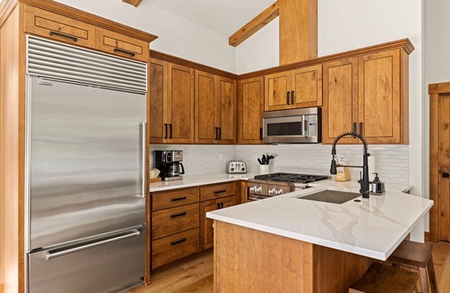Government Camp Casa | 2 Homes Sleeps 22 Sauna Hot Tub Fire Pit